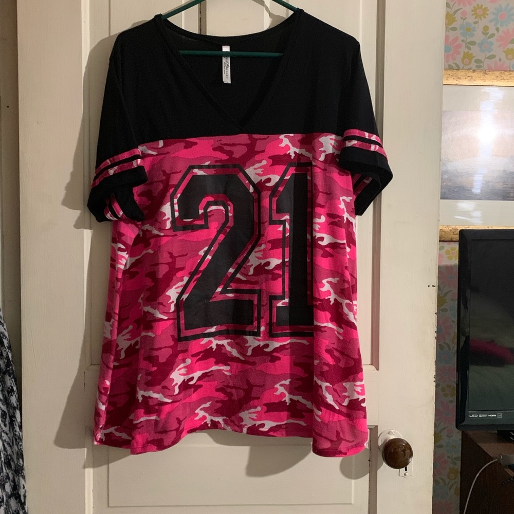 Bobbie Books pink black and white camo shirt $10
